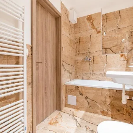 Brand New #24 In Elite With Free Secure Parking In The Center Appartement