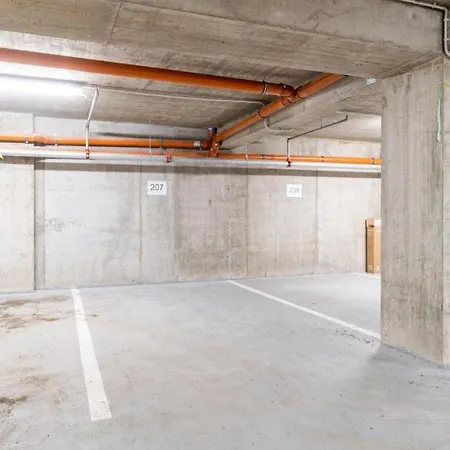 Brand New #24 In Elite With Free Secure Parking In The Center *
