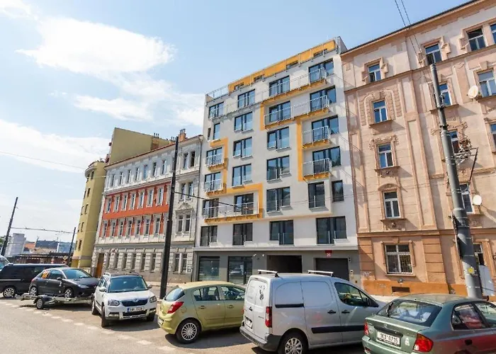 Brand New #24 In Elite With Free Secure Parking In The Center Apartment *
