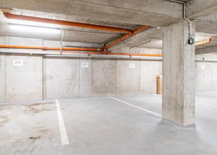 Brand New #24 In Elite With Free Secure Parking In The Center *