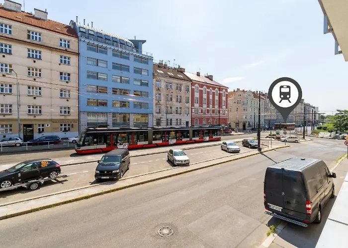 Brand New #24 In Elite With Free Secure Parking In The Center