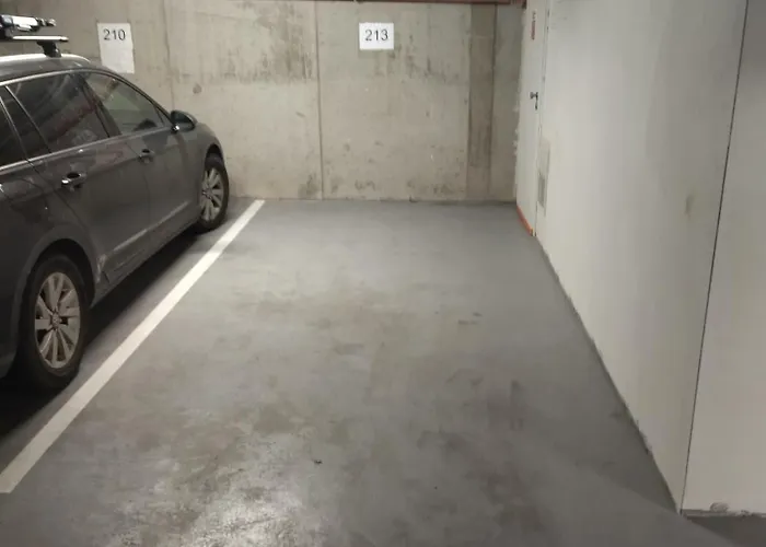 Brand New #24 In Elite With Free Secure Parking In The Center