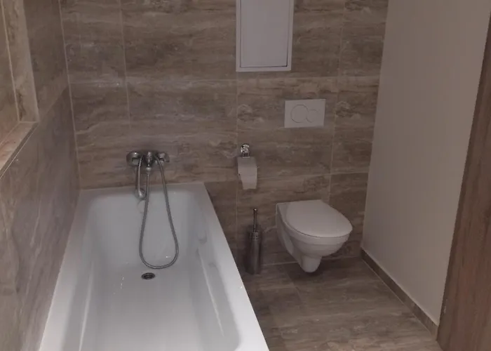 Brand New #24 In Elite With Free Secure Parking In The Center Prag