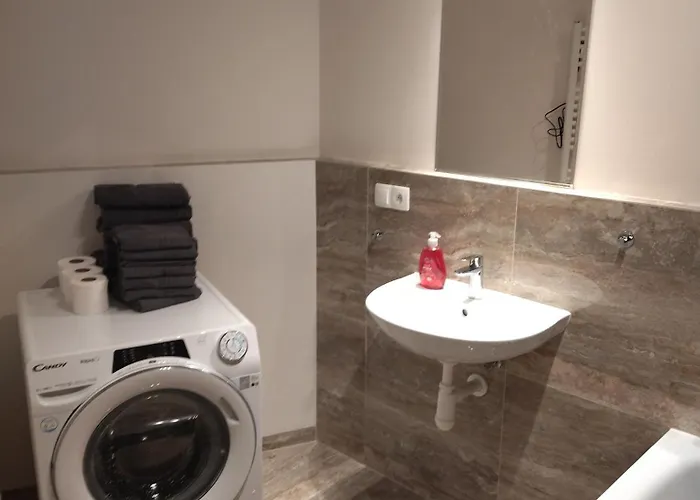 Apartment Brand New #24 In Elite With Free Secure Parking In The Center *